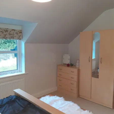 Mature 4 Bedroom With Relaxing Garden And Wonderful Views Holiday home