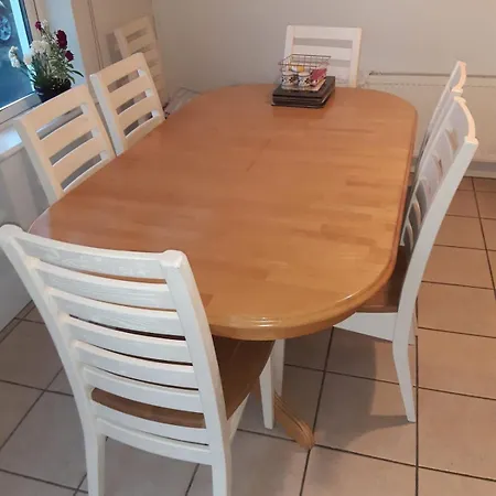 Mature 4 Bedroom With Relaxing Garden And Wonderful Views בית נופש קרלו