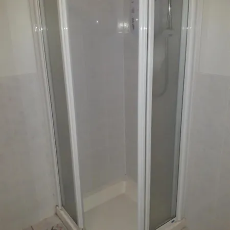 Mature 4 Bedroom With Relaxing Garden And Wonderful Views קרלו