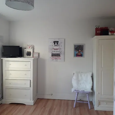 Mature 4 Bedroom With Relaxing Garden And Wonderful Views בית נופש