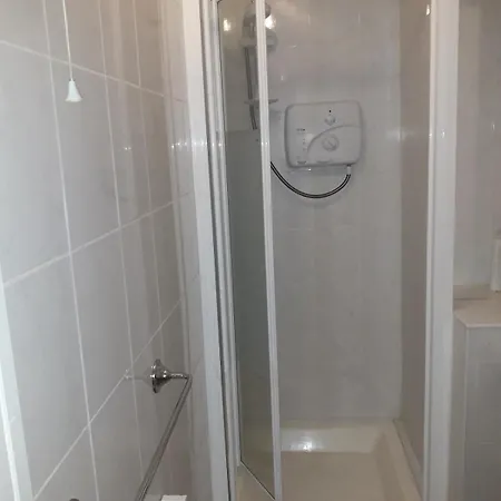 בית נופש Mature 4 Bedroom With Relaxing Garden And Wonderful Views קרלו