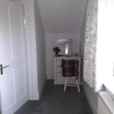 Mature 4 Bedroom With Relaxing Garden And Wonderful Views קרלו