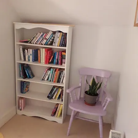 בית נופש Mature 4 Bedroom With Relaxing Garden And Wonderful Views