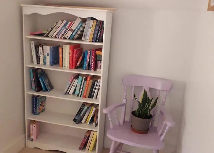 Hébergement de vacances Mature 4 Bedroom With Relaxing Garden And Wonderful Views